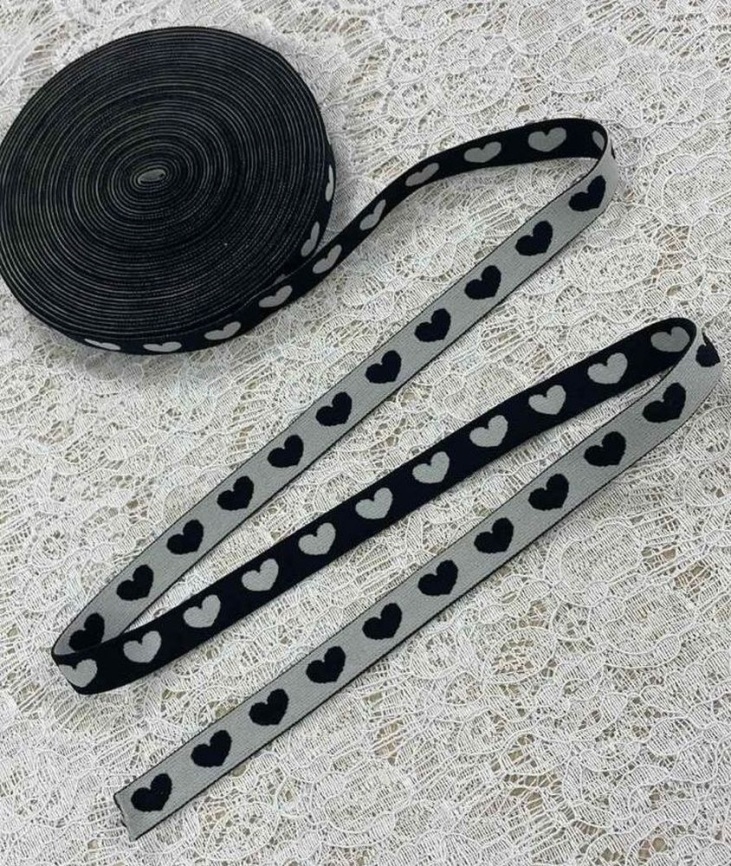 Резинка Декоративная ш. 16 мм. Чёрная с белыми сердечками фото 1